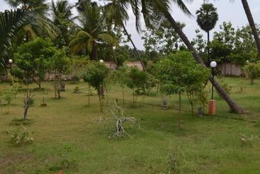 تختخواب و صبحانه Lily Pool Villa