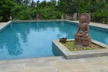 تختخواب و صبحانه Lily Pool Villa