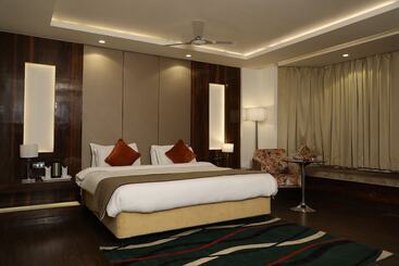 Отель 5 Flowers Ananta Elite, Kota