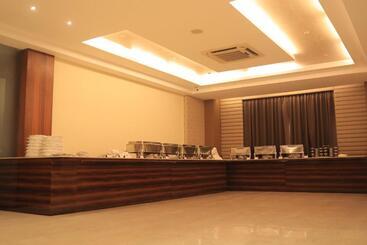 בית מלון כפרי Aloha City Stay Raipur