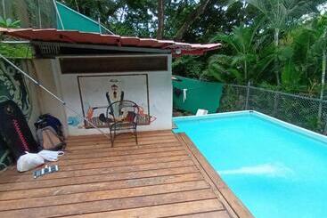 호텔 Burnt Toast Surfcamp