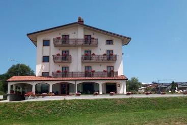 בית מלון כפרי Il Bucaneve