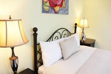 Little Paris Bed And Breakfast