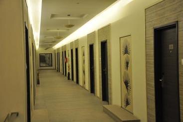 Mango Hotels Tansha Regal