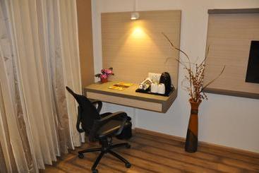 Mango Hotels Tansha Regal