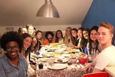 هاستل We Love F Tourists