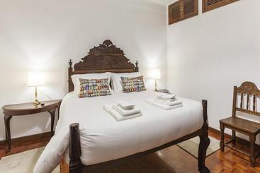 مسافرخانه Go2oporto @flores Guest House