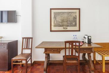 مسافرخانه Go2oporto @flores Guest House