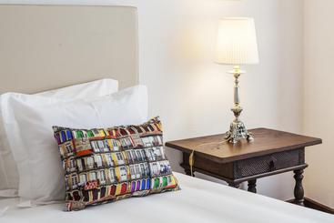 مسافرخانه Go2oporto @flores Guest House