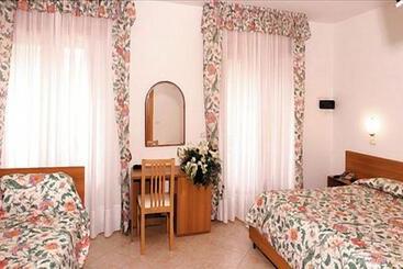 호텔 Albergo Ristorante Il Laghetto