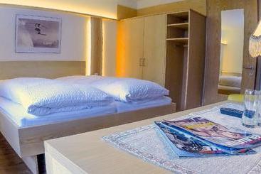 בית מלון כפרי Both