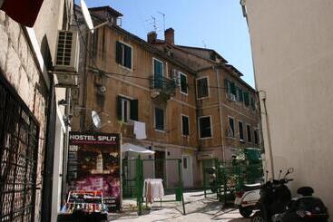 هتل Rooms By The Sea Split   6973