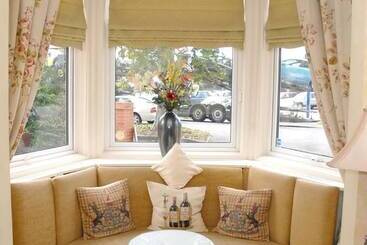 Отель Woodlands