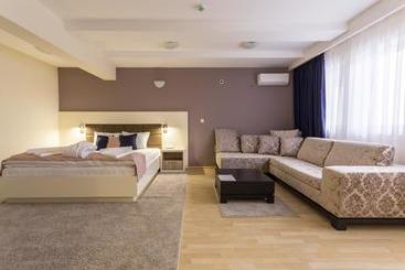 Airport Hotel Garni