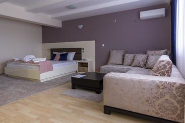 Airport Hotel Garni