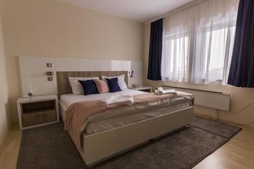 Airport Hotel Garni