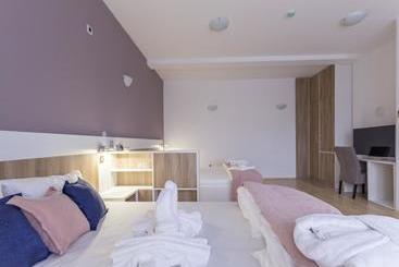 Airport Hotel Garni