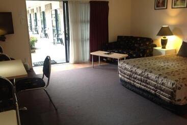 Отель Central Park Motor Inn