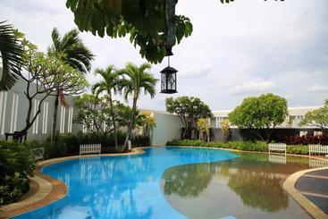 Fortune Hotel Korat  Sha Plus