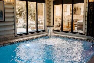 استراحتگاه Westhills Cottage Town & Spa