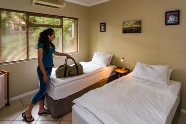 هاستل George Backpackers