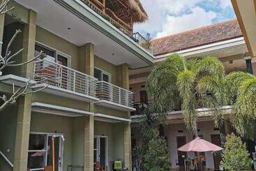 فندق صغير Nuka Beach Inn