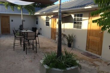 민박 The Pier Beach Inn & Suites