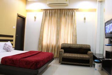 هتل Aarya Inn