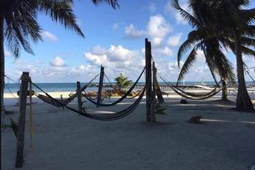 هتل Caye Caulker Beach