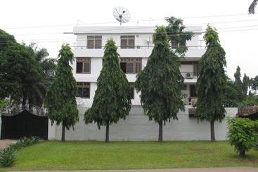 هتل Kwesi Affum Apartments