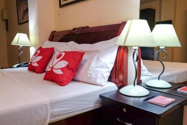 בית מלון כפרי Zen Rooms Mabini Ermita