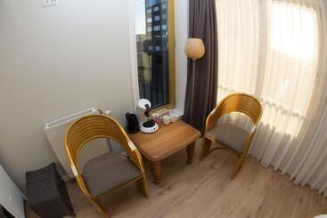 تختخواب و صبحانه Marbles Inn