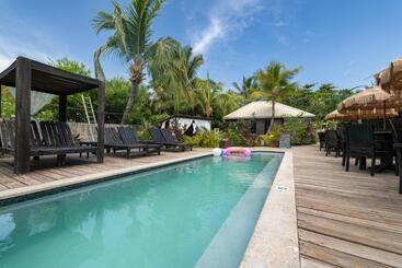 مبيت وإفطار Pur Boutique Cabanas, Adults Only