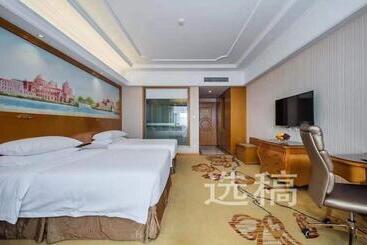 Vienna International Hotel Xinyang Yangshan New District