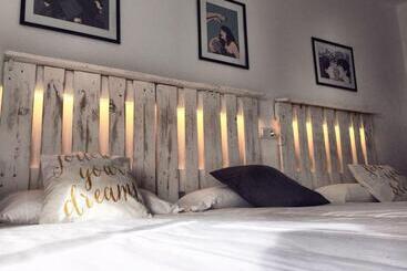 ユースホステル Hostal Ciempozuelos, Cerca Del Parque Warner Y Madrid