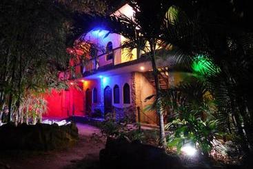 هاستل Hostal Maxima
