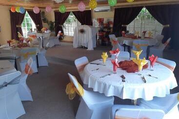 تختخواب و صبحانه Mentor Guest House