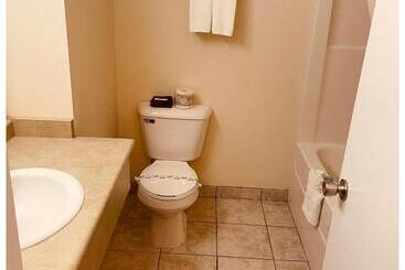 酒店 Aurora Park Inn & Suites