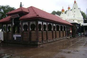 בית מלון כפרי Madhuri Executive