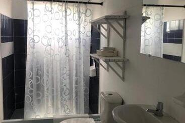 هتل Miss Francia´s Home