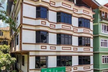 ホテル Muscatel Yavachi 400 Mts From Mg Marg