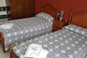 הוסטל Hostal Costa Victoria