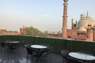 ホテル Aiwan E Shahi