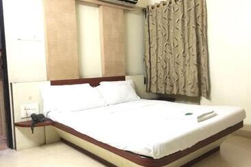 ホテル Pranav Executive