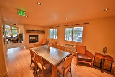 مُتل Trailhead Inn