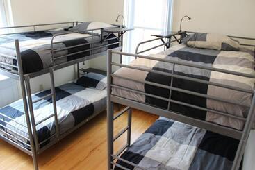 Auberge De Jeunesse Magog Orford Hostel