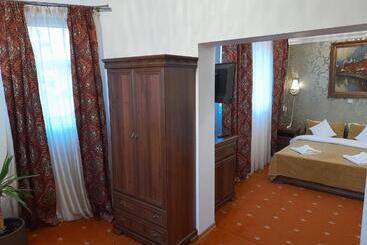 צימר Pensiunea Crown Royal