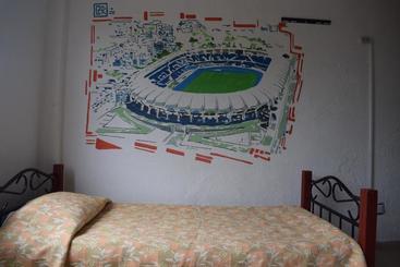 تختخواب و صبحانه Deportel Cali