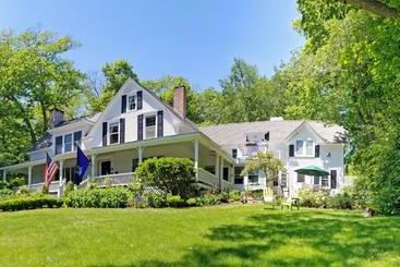 צימר Timbercliffe Cottage Inn