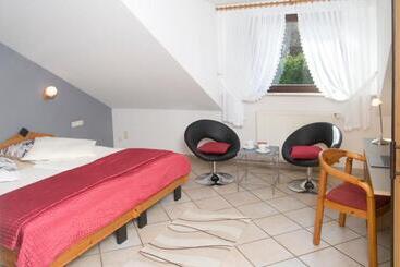 ホテル Restaurant Im Goldenen Grund